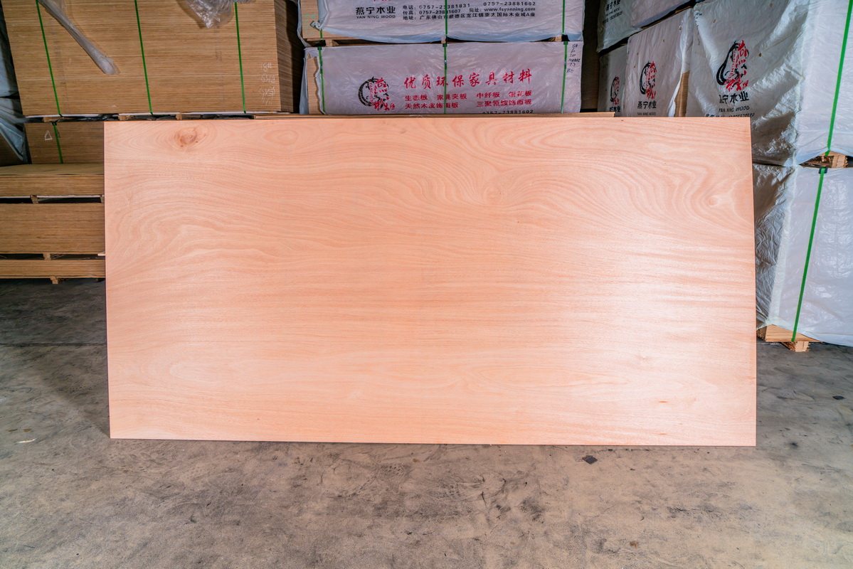 多層實(shí)木夾板